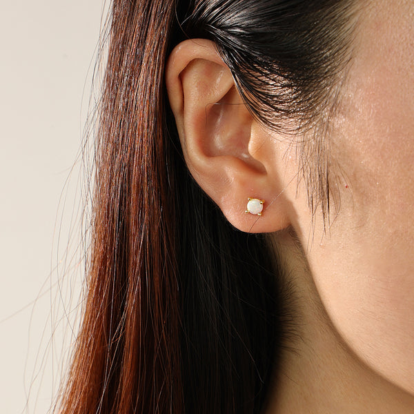 FE2043 Turquoise Claw Set Stud Earrings