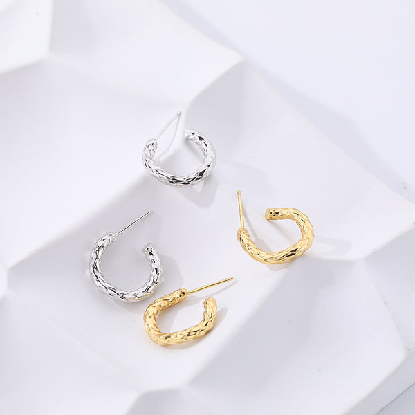 FE2576 925 Sterling Silver Metallic Wrinkled Texture C-shaped Stud Earring