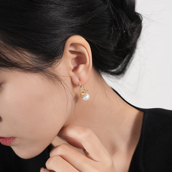 FE2706 925 Sterling Silver Twisted Micropaved Zirconia Shell Pearl Stud Earrings