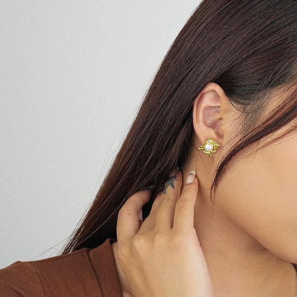 FE2617 925 Sterling Silver Rectangular Pleated Shell Pearl Stud Earring