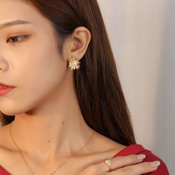 FE2679 925 Sterling Silver Light Luxury Shell Pearl Stud Earrings