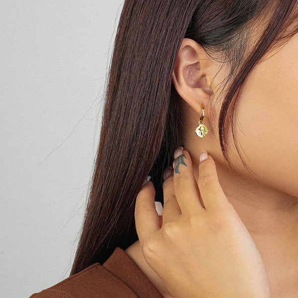 FE2616 925 Sterling Silver Relief Portrait Dangle Hoop Earring