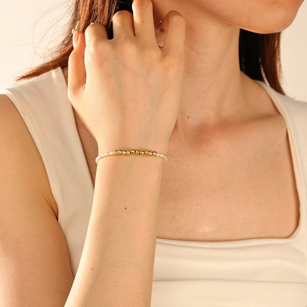 PB0101 925 Sterling Silver White Freshwater Pearl Gold Bead Bracelet