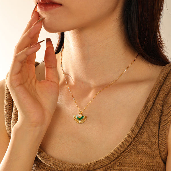 VFX0070 Vintage Green Enamel & Pearl Necklace