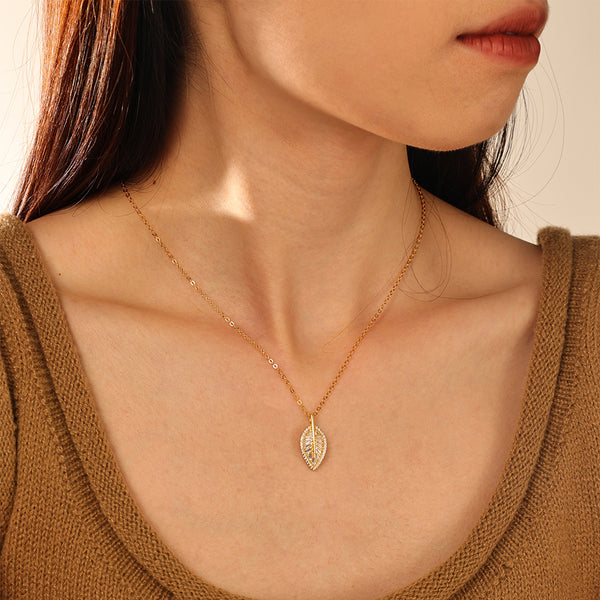 FX1189 925 Sterling Silver Full CZ Leaf Pendant Necklace