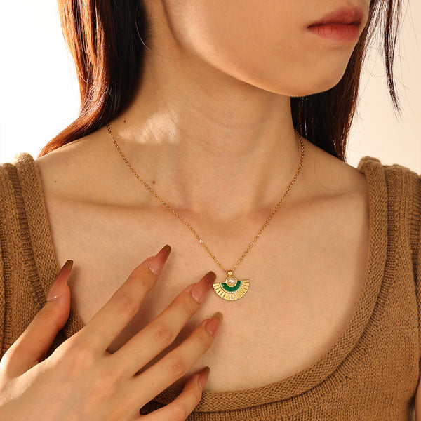 VFX0070 Vintage Green Enamel & Pearl Necklace