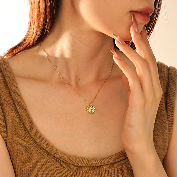 VFX0033 Minimalist Heart Pendant Necklace