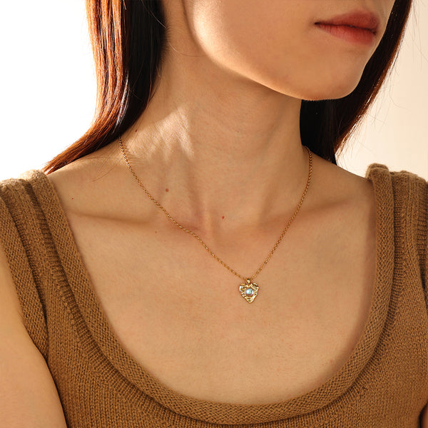 VFX0081 Bezel Setting Moonstone Heart Necklace