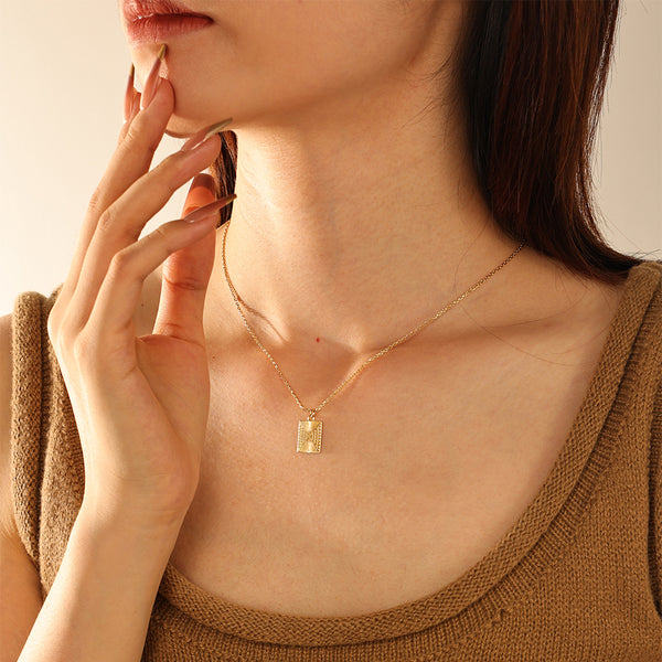 VFX0035 Rectangle Pendant Necklace
