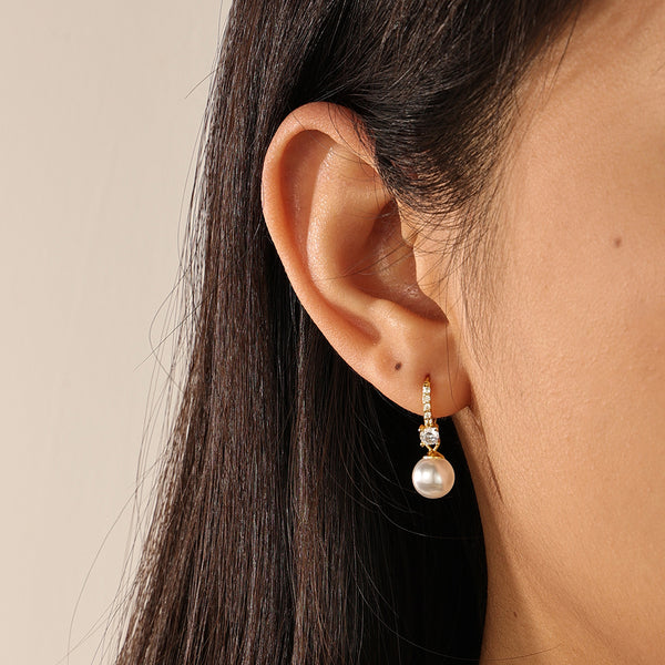 FE2171 925 Sterling Silver Plump Shell Pearl CZ Dangle Hoop Earrings