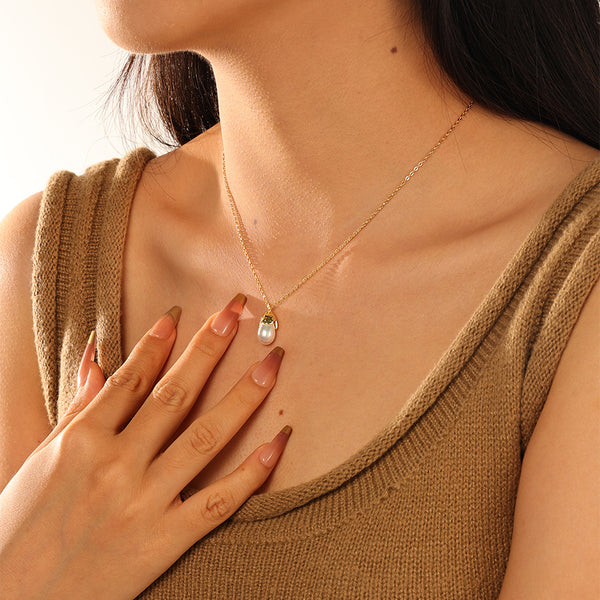 VFX0083 Pearl Necklace