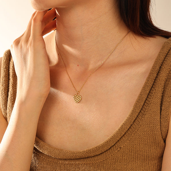 VFX0033 Minimalist Heart Pendant Necklace