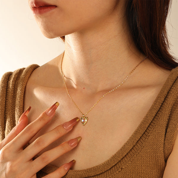 VFX0081 Bezel Setting Moonstone Heart Necklace