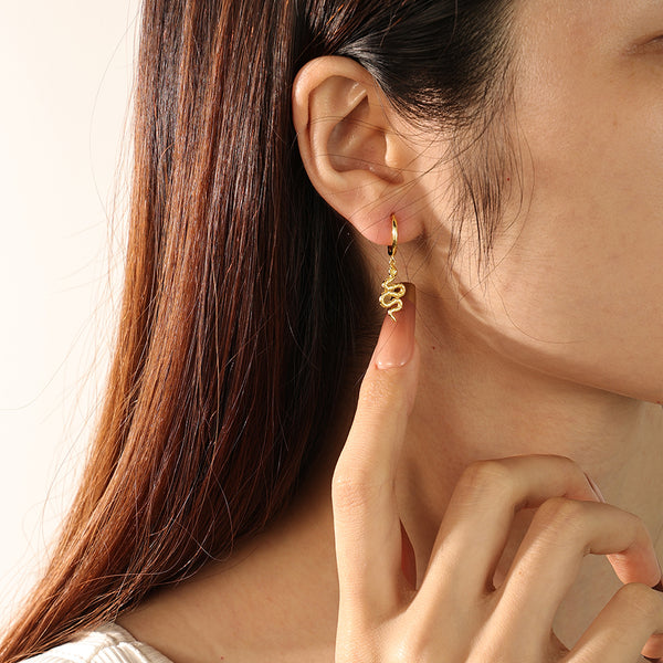 FE2140 925 Sterling Silver Pleated Snake Dangle Earrings