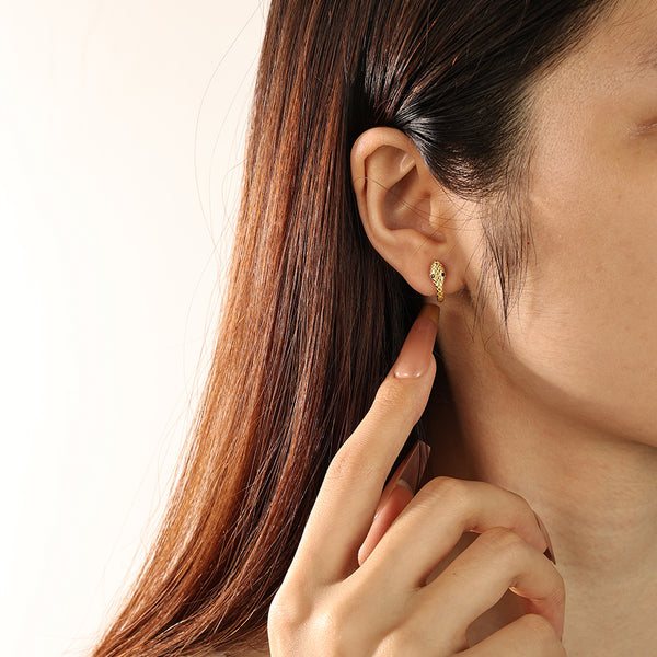 FE2167 925 Sterling Silver Black Eye Pleated Snake Hoop Earrings