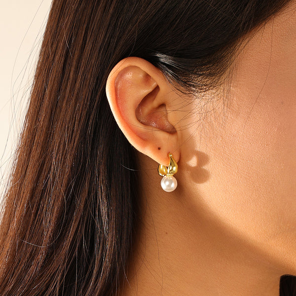 FE3185 Shell Pearl Chunky Hoop Earring