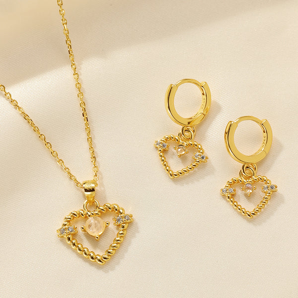 VFN0111 Moonstone Heart Pendnat Necklace