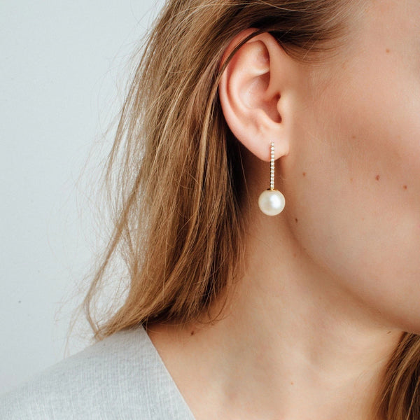 FE0282 925 Sterling Silver Proud Pearl Earrings with White Diamonds