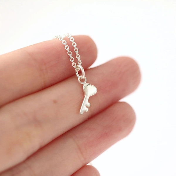 FX0340 925 Sterling Silver Love Key Pendant Necklace