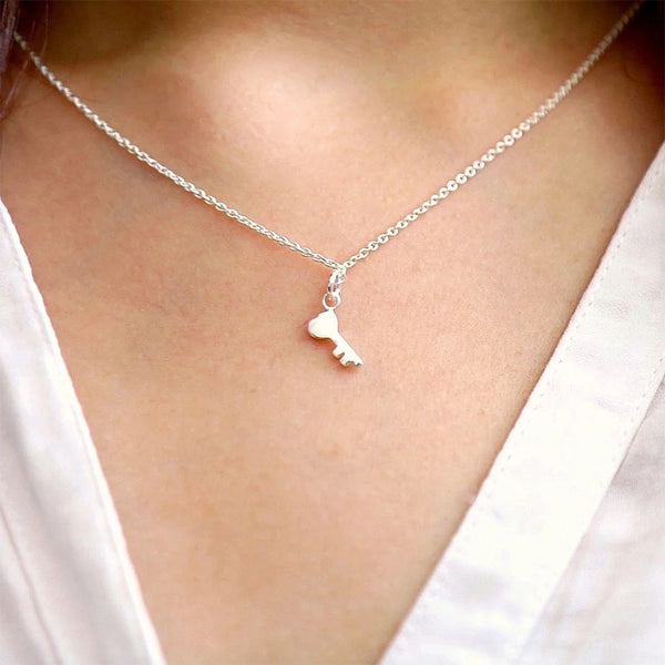 FX0340 925 Sterling Silver Love Key Pendant Necklace