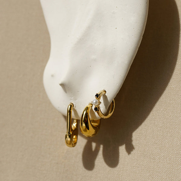 PE0032 925 Sterling Silver Claw Blavk CZ & Pearl Women Huggie Earrings