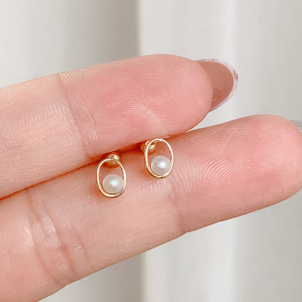 PE0080 925 Sterling Silver Elegant Freshwater Pearl Oval Barbell Stud Earring