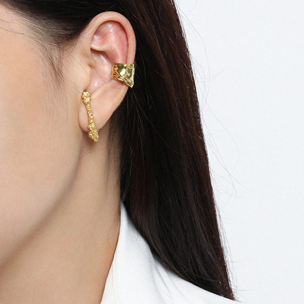 RHE1072 925 Sterling Silver Hammered Letter C Stud Earring