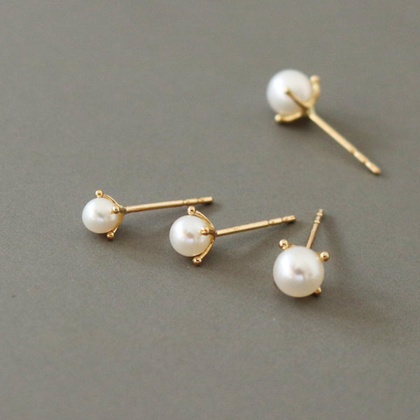 PE0070 925 Sterling Silver Minimalist Claw Set Freshwater Pearl Stud Earrings