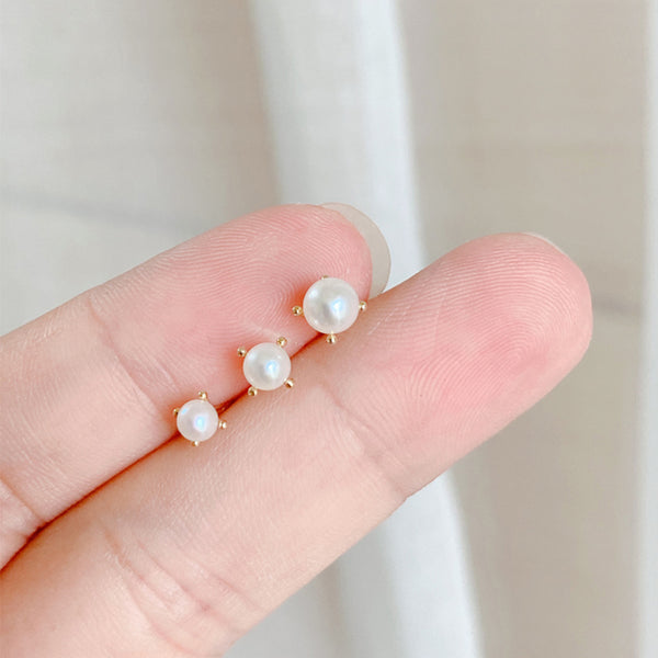 PE0070 925 Sterling Silver Minimalist Claw Set Freshwater Pearl Stud Earrings