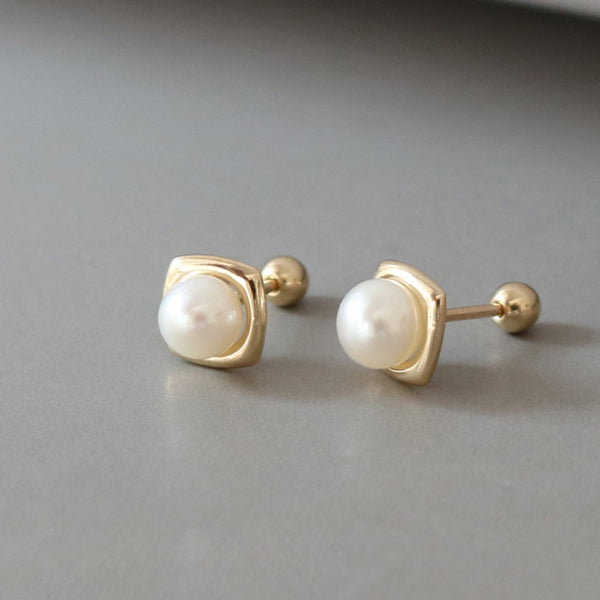 PE0096 925 Sterling Silver Geometry Plump White Pearl Stud Earring