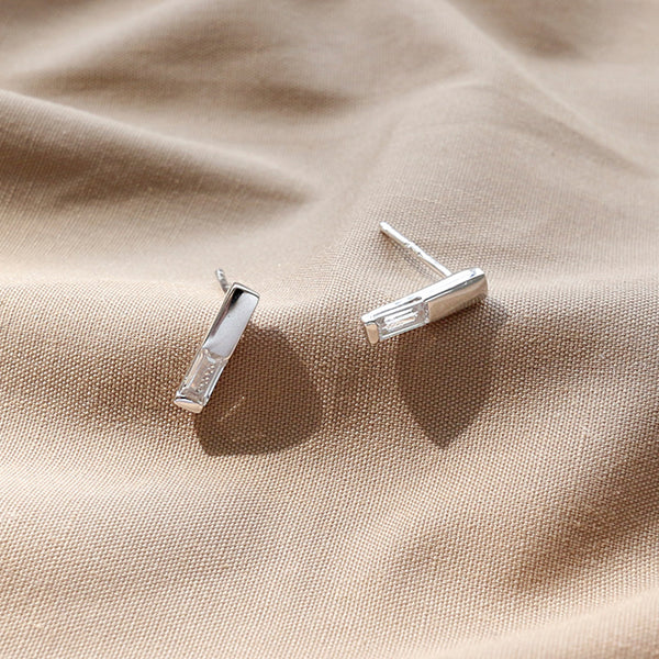 RHE1037 CZ T Bar Stud Earring