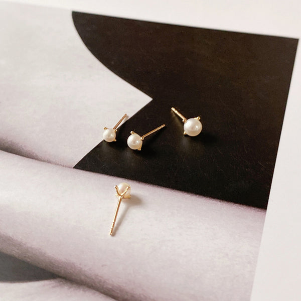 PE0070 925 Sterling Silver Minimalist Claw Set Freshwater Pearl Stud Earrings