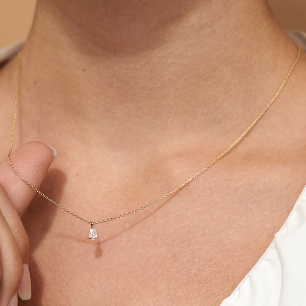 FX0706 925 Sterling Silver Claw Setting Cubic Zirconia Teardrop Necklace