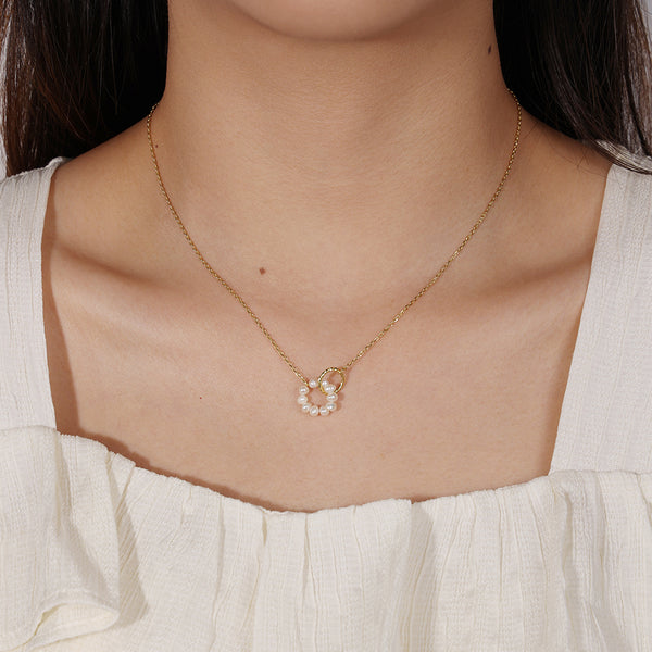 FX0845 Frehwater Pearl Interlock Circle Necklace