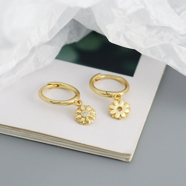 YHE0469 925 Sterling Silver Dainty Daisy Flower Bezel CZ Dangle Hooo Earring