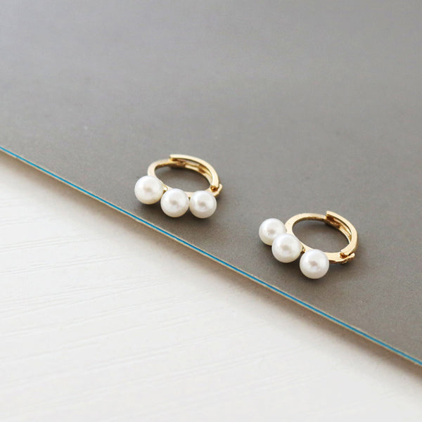 PE0058 925 Sterling Silver Classic Trio Shell Pearl Huggie Hoop Earrings
