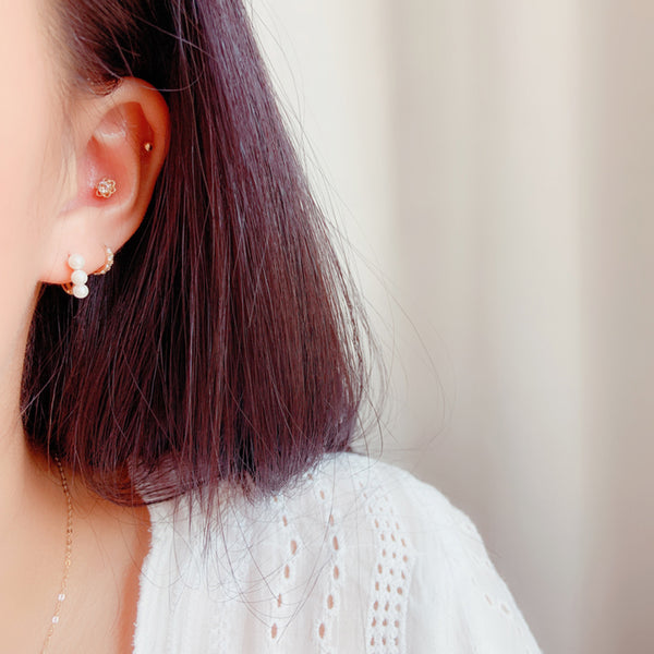 PE0058 925 Sterling Silver Classic Trio Shell Pearl Huggie Hoop Earrings