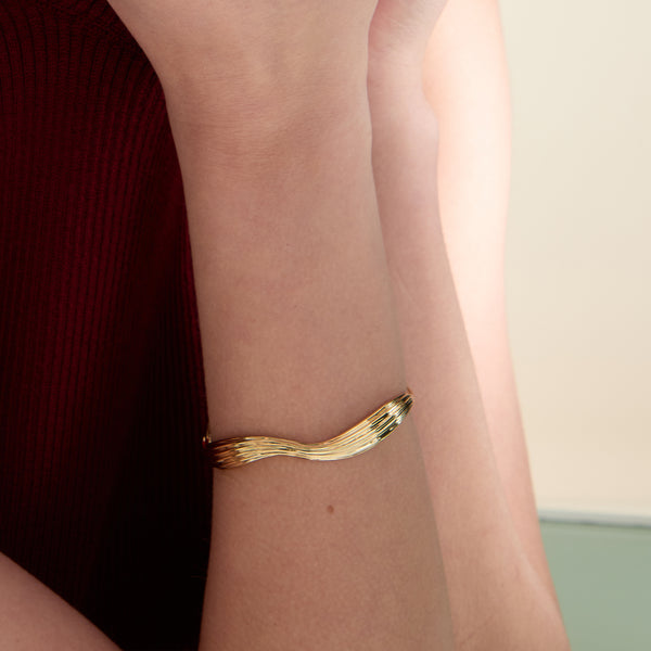 BVFS0790 Wave Cuff Bangle
