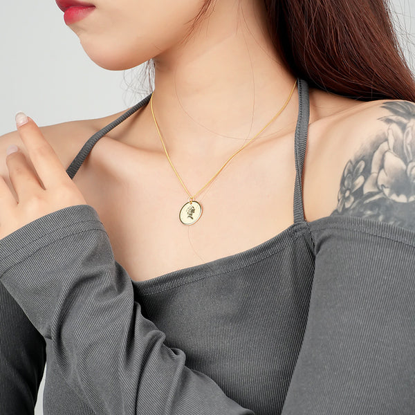 FX0982 925 Sterling Silver Vintage Queen Figure Coin Necklace