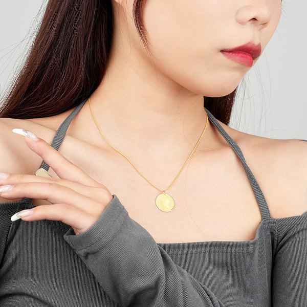 FX0982 925 Sterling Silver Vintage Queen Figure Coin Necklace