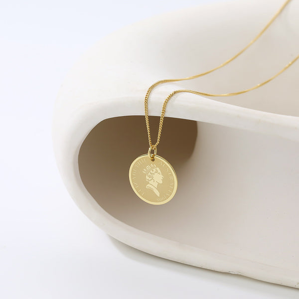 FX0982 925 Sterling Silver Vintage Queen Figure Coin Necklace