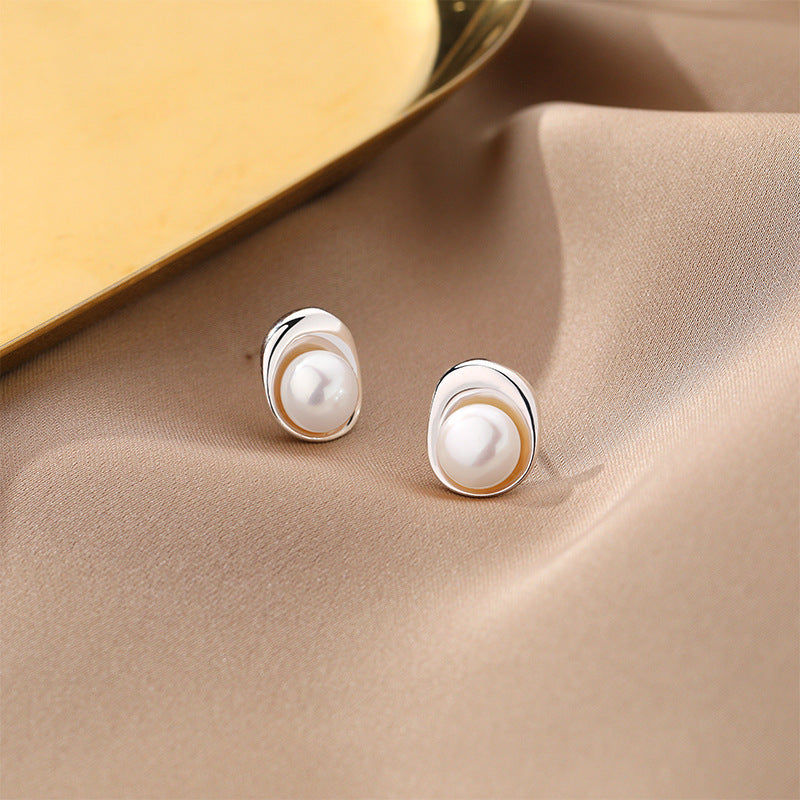 FE2692 Shell Pearl Stud Earrings