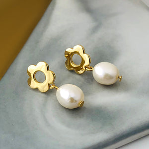 FE2674  925 Sterling Silver Cutout Flower Baroque Pearl Stud Earrings