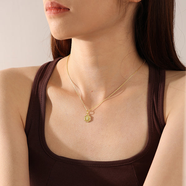 VFD0747 hexagon tag bee charm