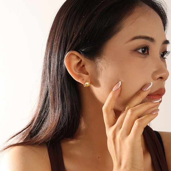 VFE0647 Ribbed Huggie Earrings