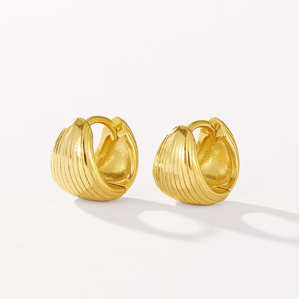 VFE0647 Ribbed Huggie Earrings