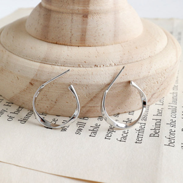 RHE1019 Mobius Twist Hoops