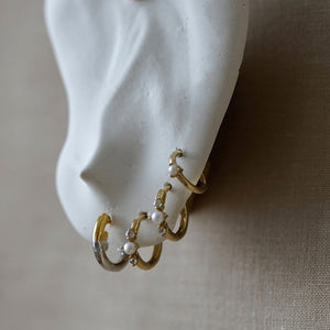 PE0030 925 Sterling Silver Claw Single Freshwater Pearl Women Huggie Earrings