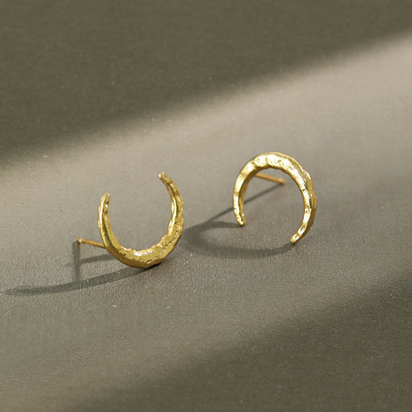 RHE1065 925 Sterling Silver Minimalist Hammered Crescent Girls Stud Earring
