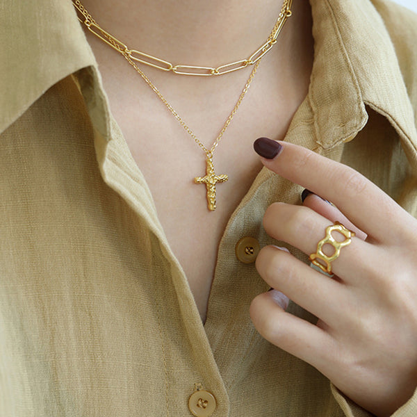 RHX1028 Hammered Cross Pendant Necklace